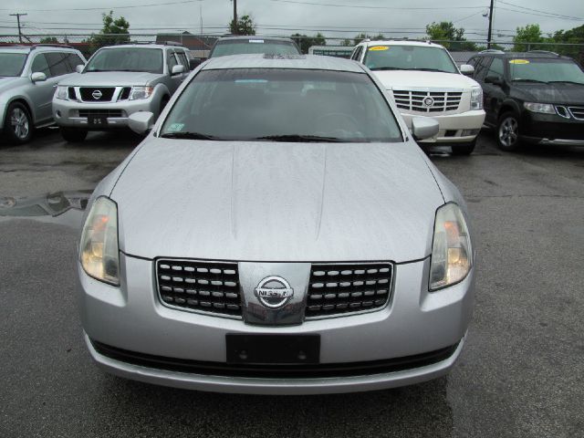 2004 Nissan Maxima SE