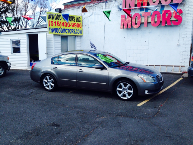 2004 Nissan Maxima SE