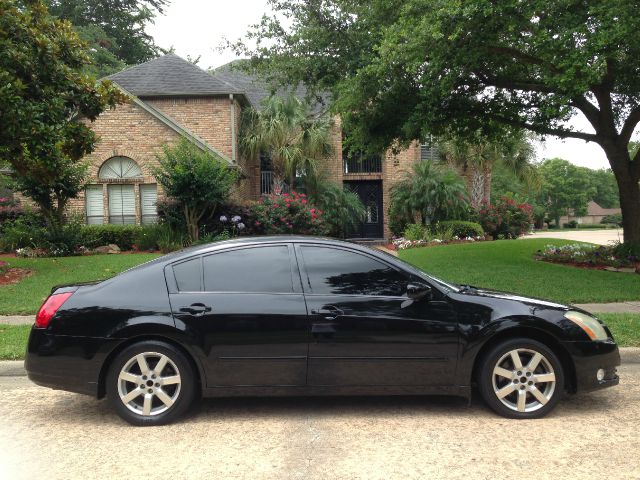 2004 Nissan Maxima SE