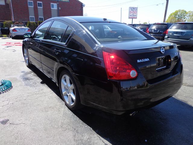 2005 Nissan Maxima SE