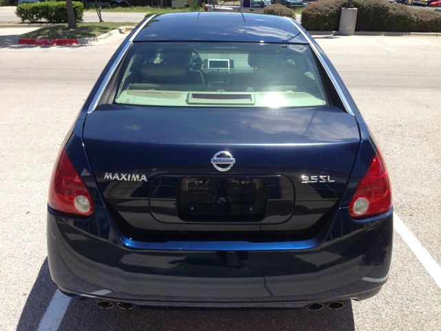 2005 Nissan Maxima SE