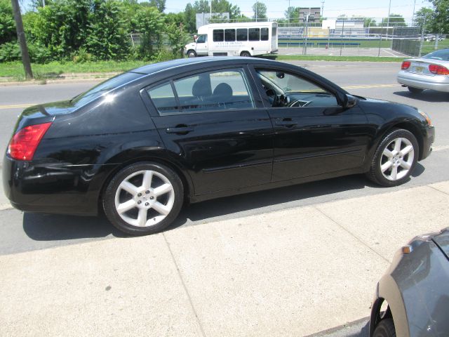 2005 Nissan Maxima SE