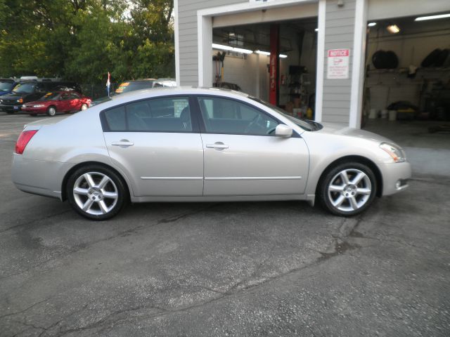 2005 Nissan Maxima SE