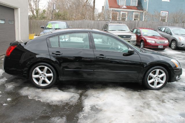 2005 Nissan Maxima SE