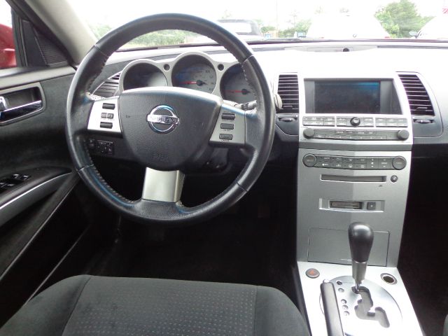 2005 Nissan Maxima SE