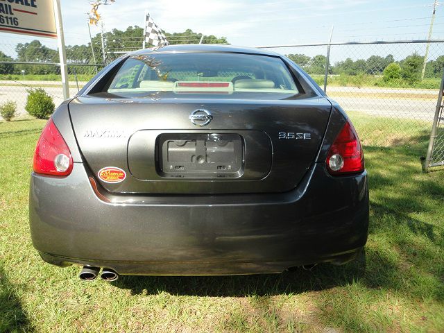 2005 Nissan Maxima SE