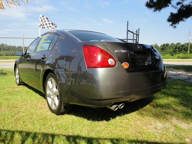 2005 Nissan Maxima SE