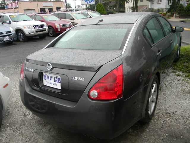 2005 Nissan Maxima SE