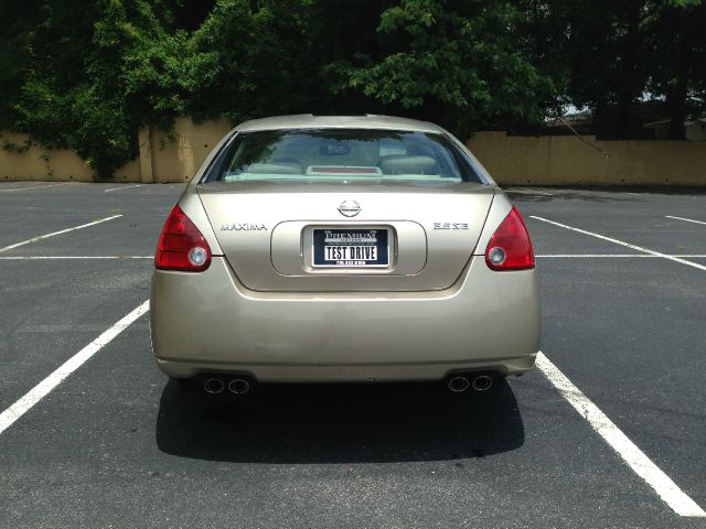 2005 Nissan Maxima SE