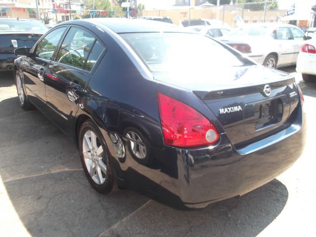 2005 Nissan Maxima SE