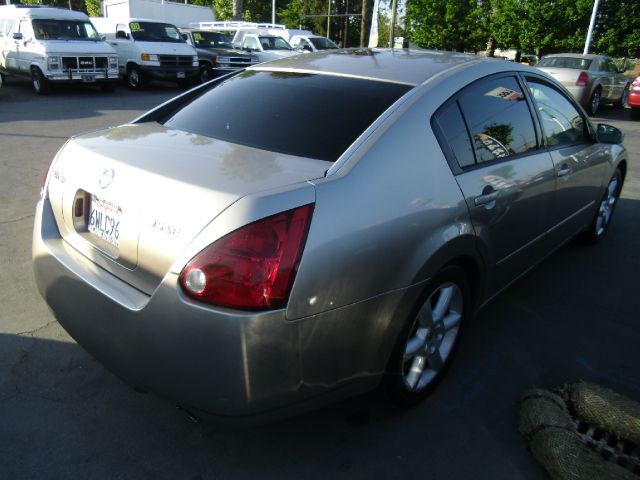 2005 Nissan Maxima SE