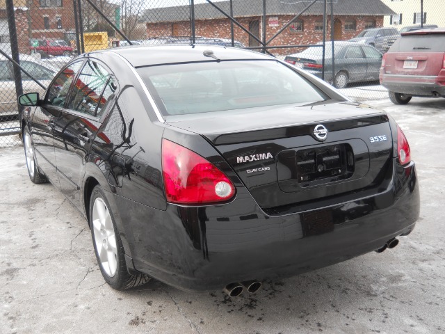 2005 Nissan Maxima SE