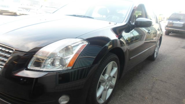 2005 Nissan Maxima SE