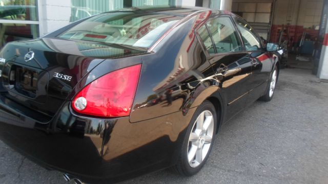 2005 Nissan Maxima SE