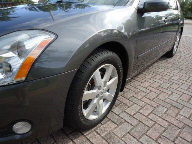 2006 Nissan Maxima ST Pickup 4D 5 1/2 Ft