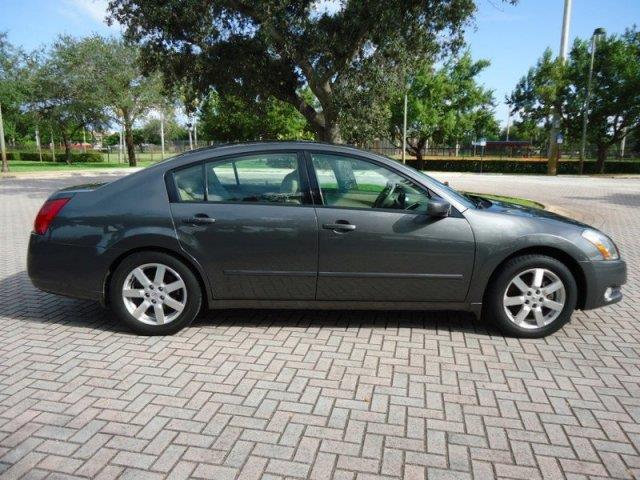 2006 Nissan Maxima ST Pickup 4D 5 1/2 Ft