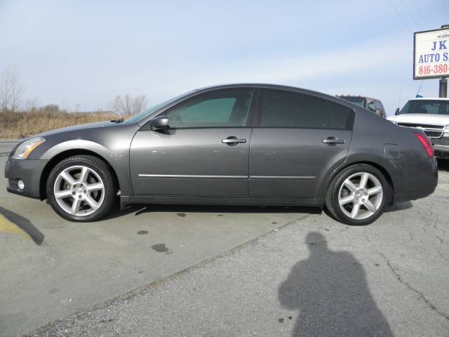 2006 Nissan Maxima SE Convertible 2D