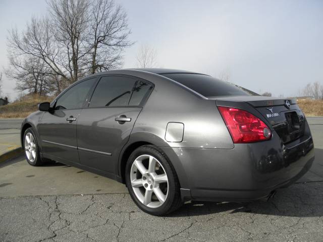 2006 Nissan Maxima SE Convertible 2D