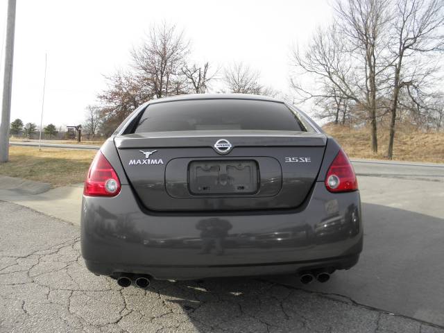 2006 Nissan Maxima SE Convertible 2D