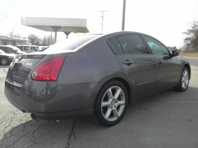 2006 Nissan Maxima SE Convertible 2D