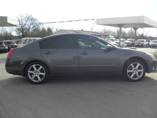 2006 Nissan Maxima SE Convertible 2D