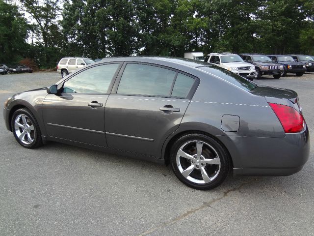 2006 Nissan Maxima Sport -5 Speed-stick-4x4