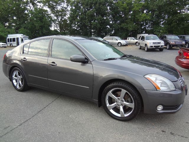 2006 Nissan Maxima Sport -5 Speed-stick-4x4