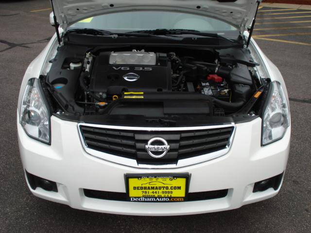 2008 Nissan Maxima ST Pickup 4D 5 1/2 Ft