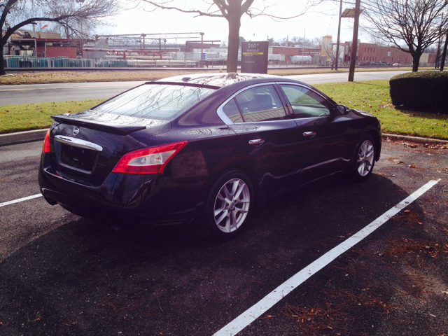 2009 Nissan Maxima LE Pickup 4D 8 Ft