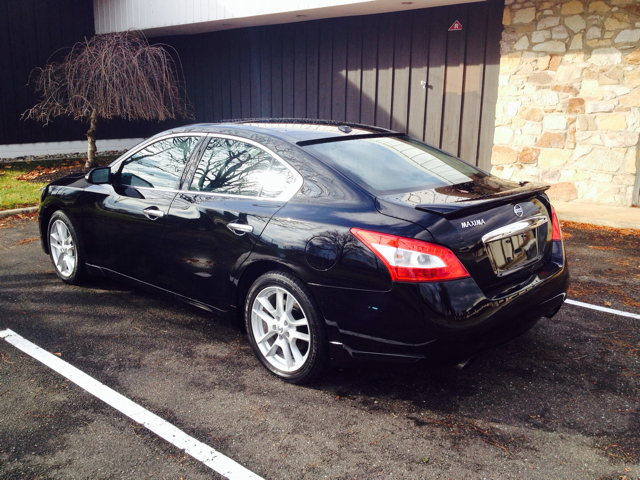 2009 Nissan Maxima LE Pickup 4D 8 Ft