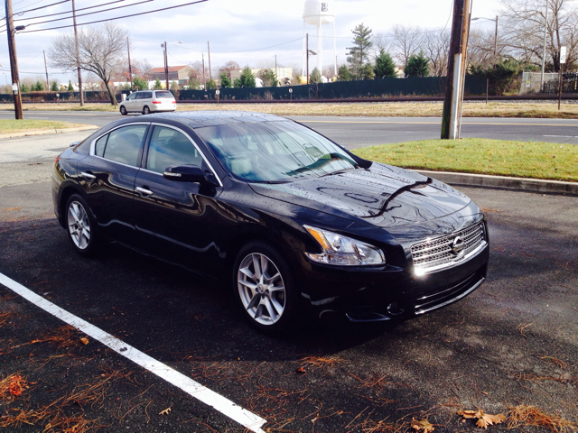 2009 Nissan Maxima LE Pickup 4D 8 Ft