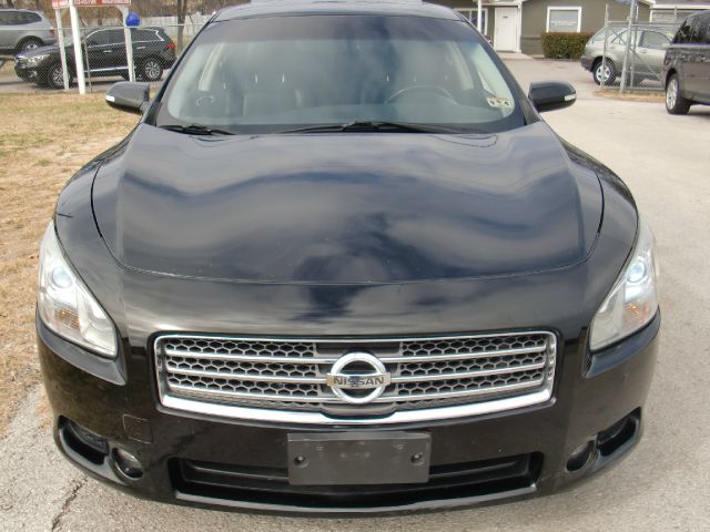 2009 Nissan Maxima K5 Blazer