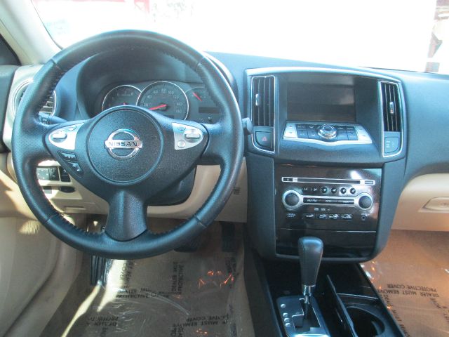 2010 Nissan Maxima XR