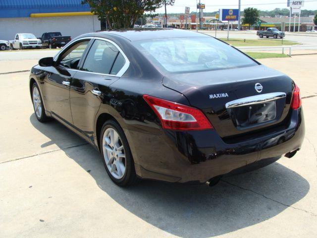 2010 Nissan Maxima XR