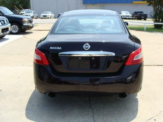 2010 Nissan Maxima XR