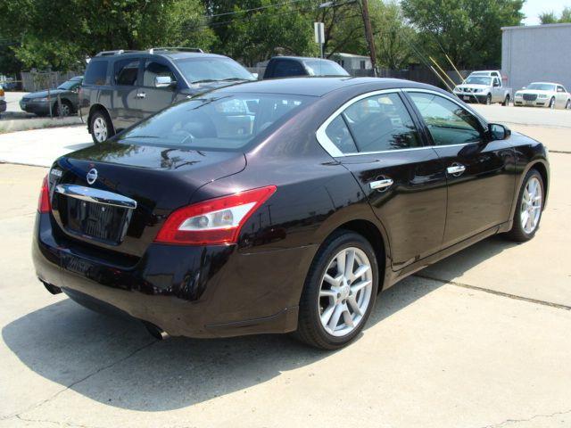 2010 Nissan Maxima XR