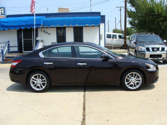 2010 Nissan Maxima XR