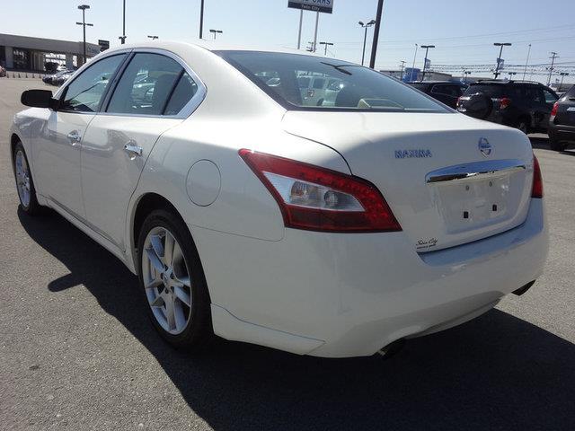 2010 Nissan Maxima REG CAB Triton V8