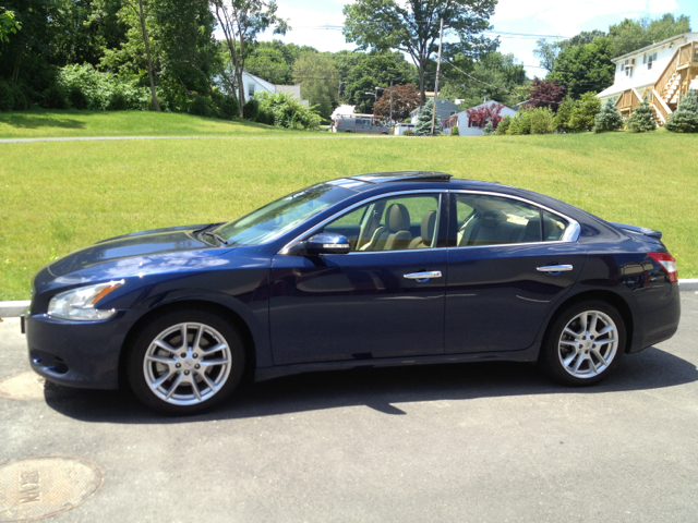 2010 Nissan Maxima Sport Utilityl 4x4 SUV