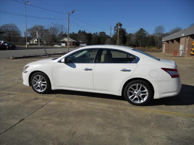 2010 Nissan Maxima XR