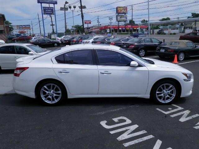 2010 Nissan Maxima 3