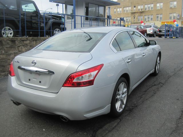 2011 Nissan Maxima XR