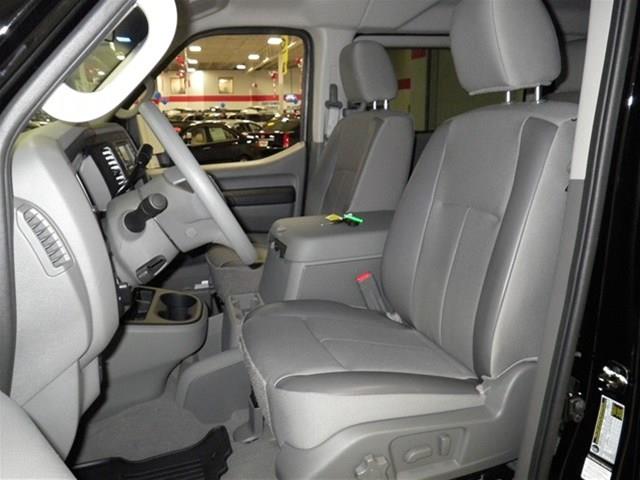 2013 Nissan NV3500 2DR 3.8 GRD TOUR AT