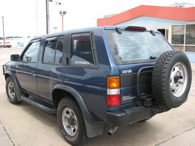 1995 Nissan Pathfinder 4WD 4dr SUV Alpha