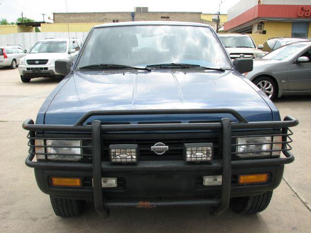 1995 Nissan Pathfinder 4WD 4dr SUV Alpha