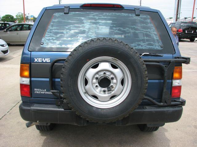 1995 Nissan Pathfinder 4WD 4dr SUV Alpha