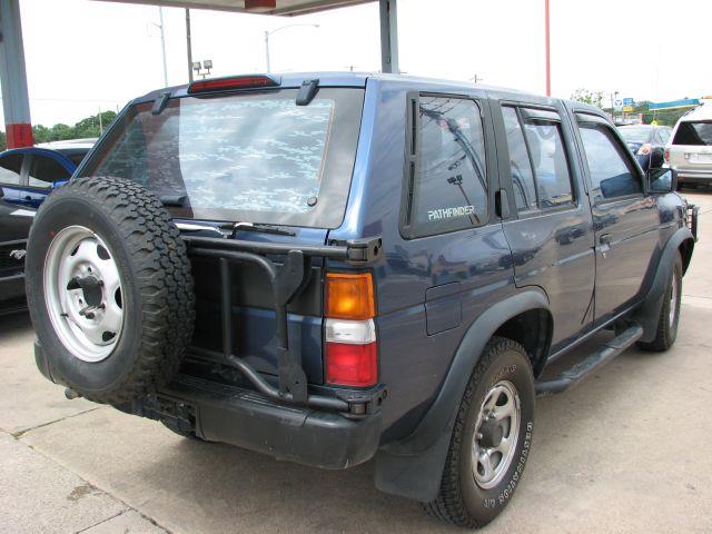 1995 Nissan Pathfinder 4WD 4dr SUV Alpha