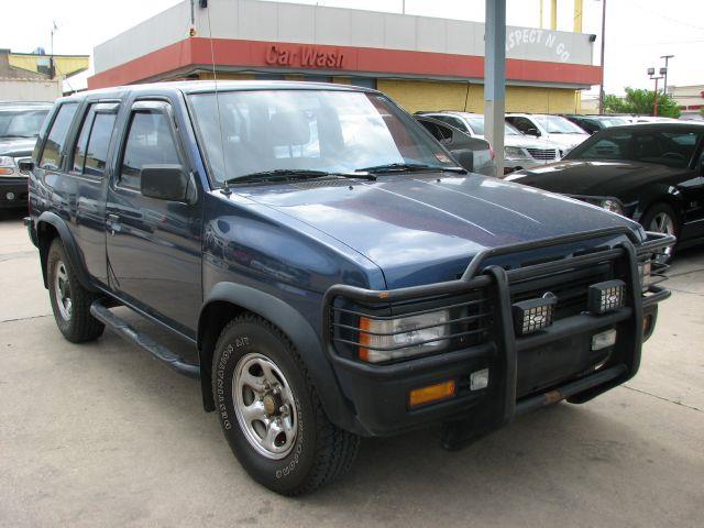 1995 Nissan Pathfinder 4WD 4dr SUV Alpha