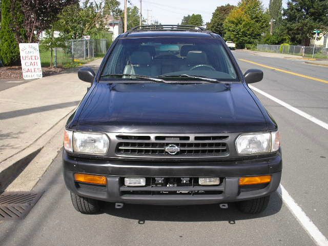 1996 Nissan Pathfinder EX-L W/ DVD System