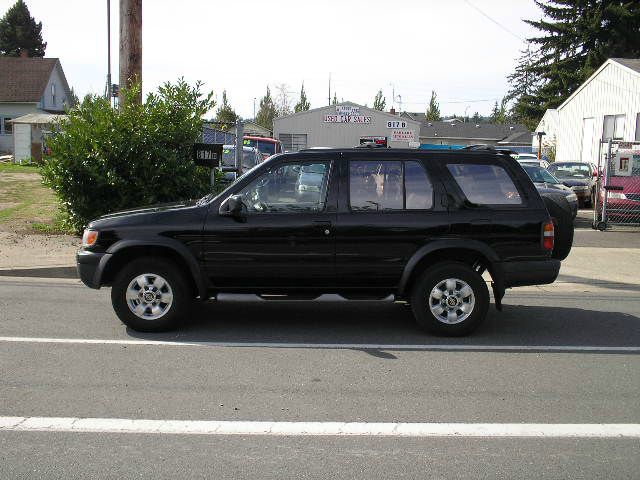 1996 Nissan Pathfinder EX-L W/ DVD System